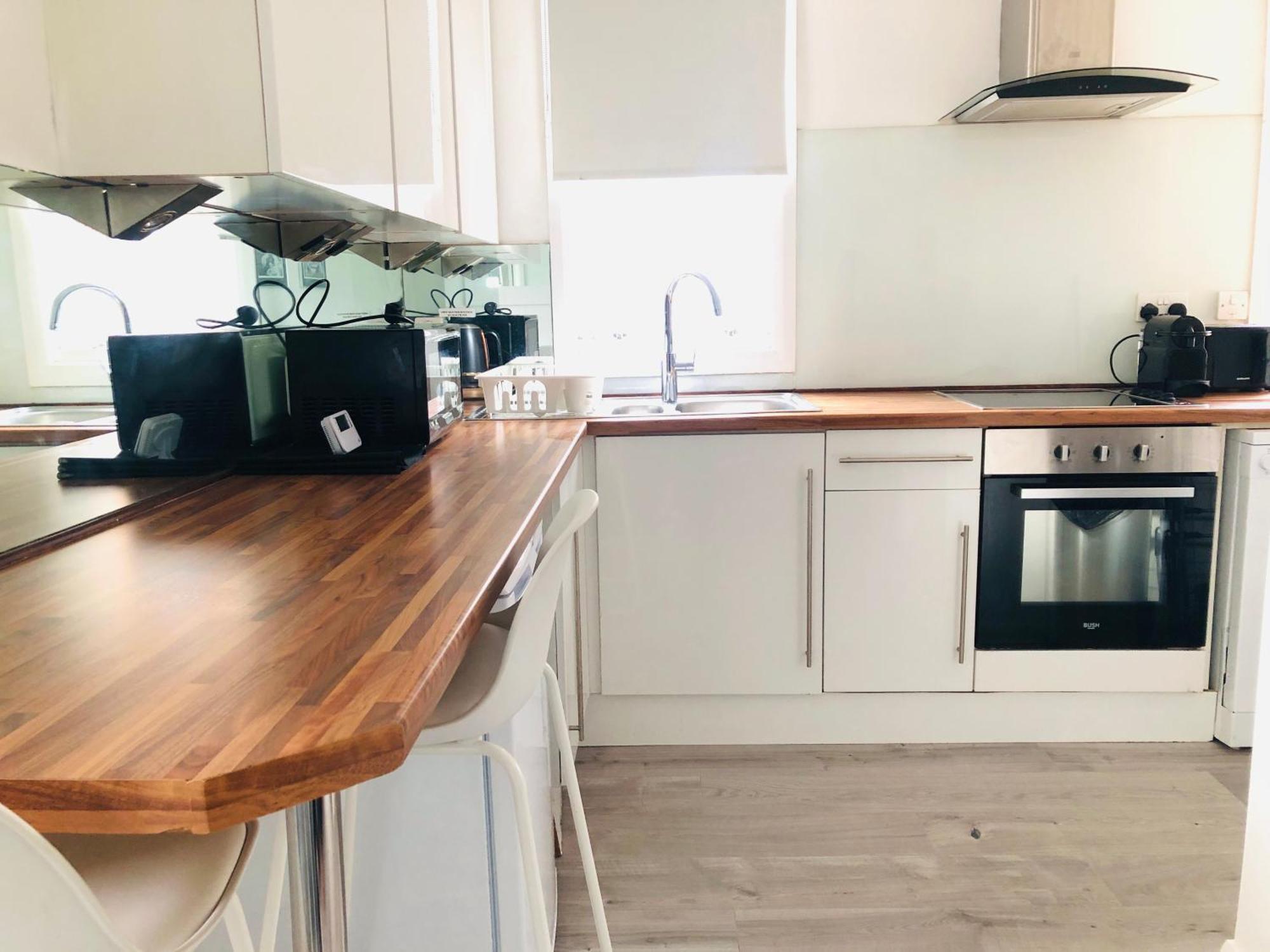 Bright Chiswick Apartment - Great Location Лондон Экстерьер фото