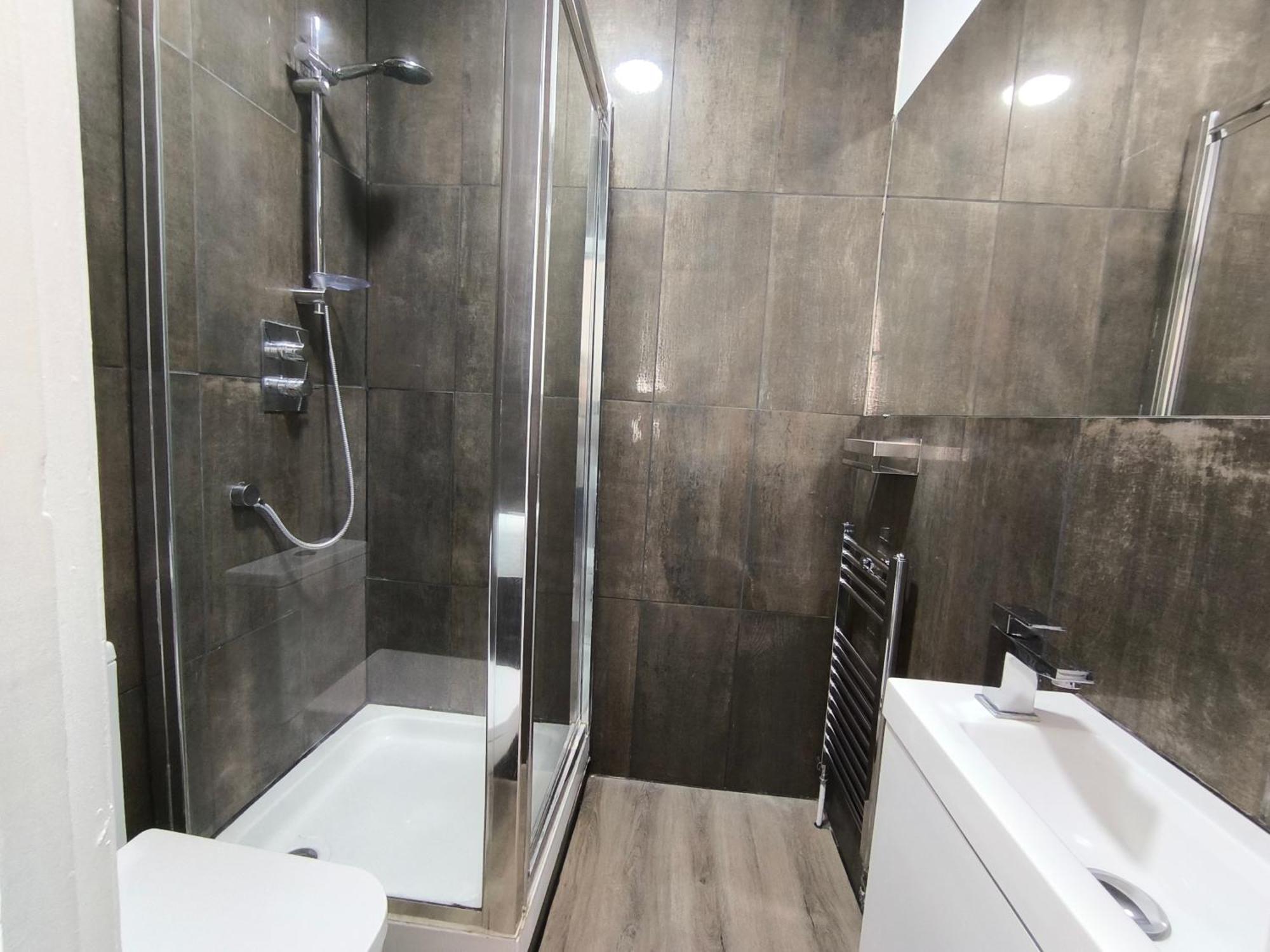 Bright Chiswick Apartment - Great Location Лондон Экстерьер фото